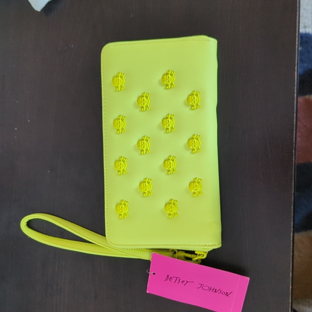 Betsey Johnson Citron skull  ☠️ zip around wristlet wallet